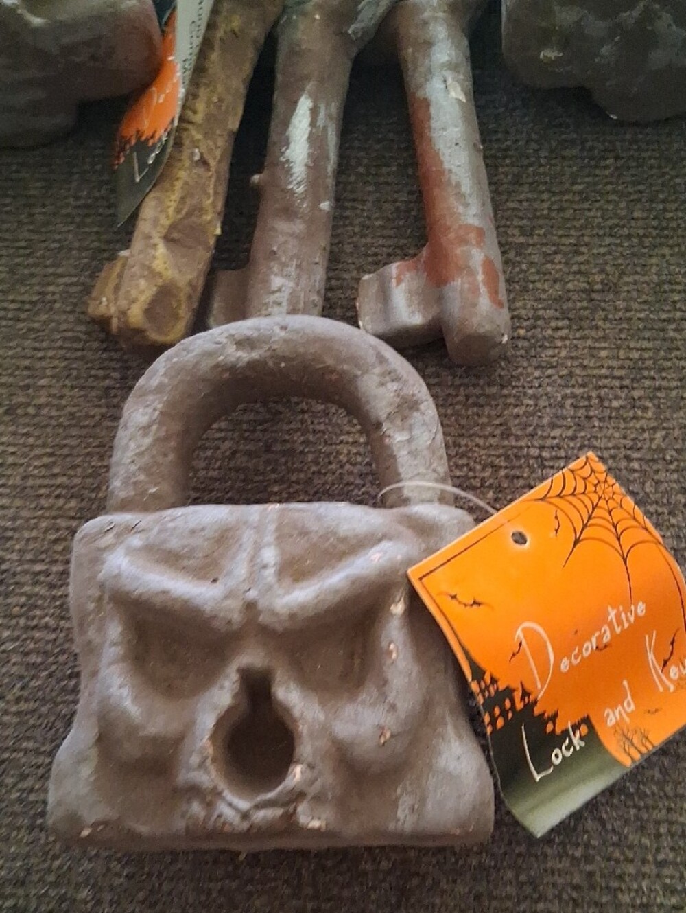 Halloween Foam 5 Skull Padlocks & Keys - Picture 3 of 8